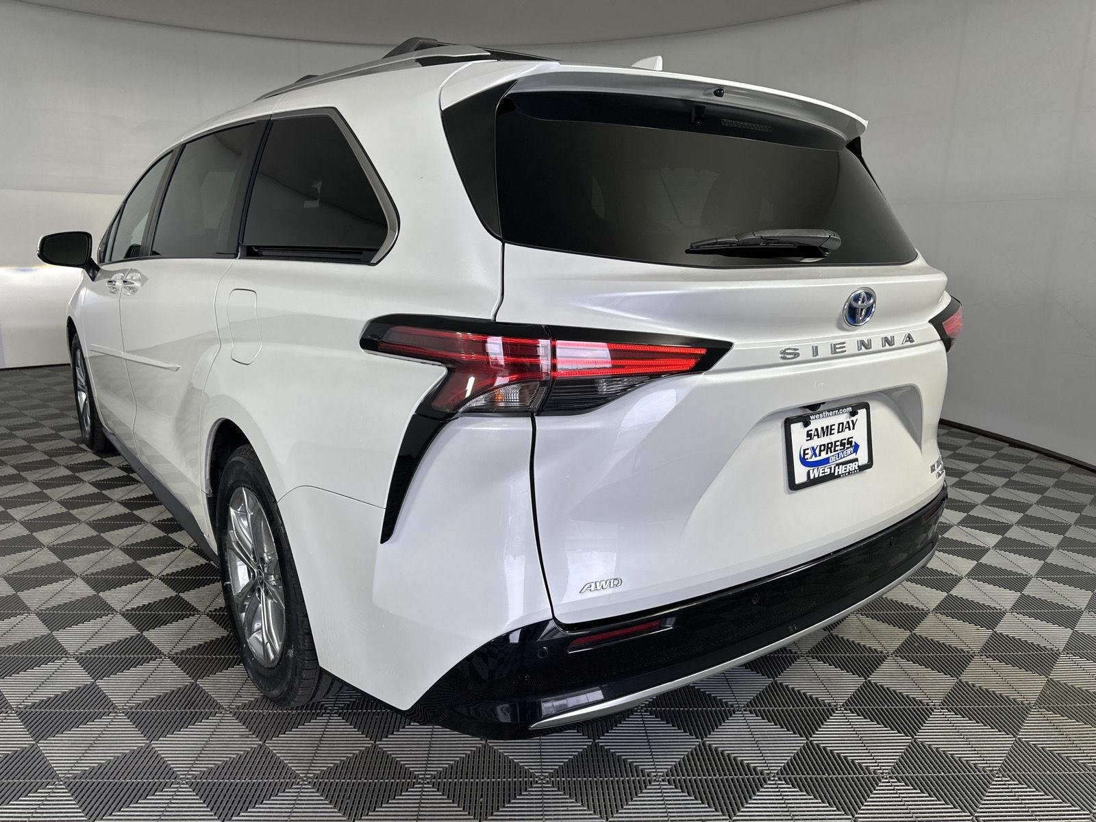 Used 2022 Windchill Pearl Toyota Platinum 7-Passenger image 5