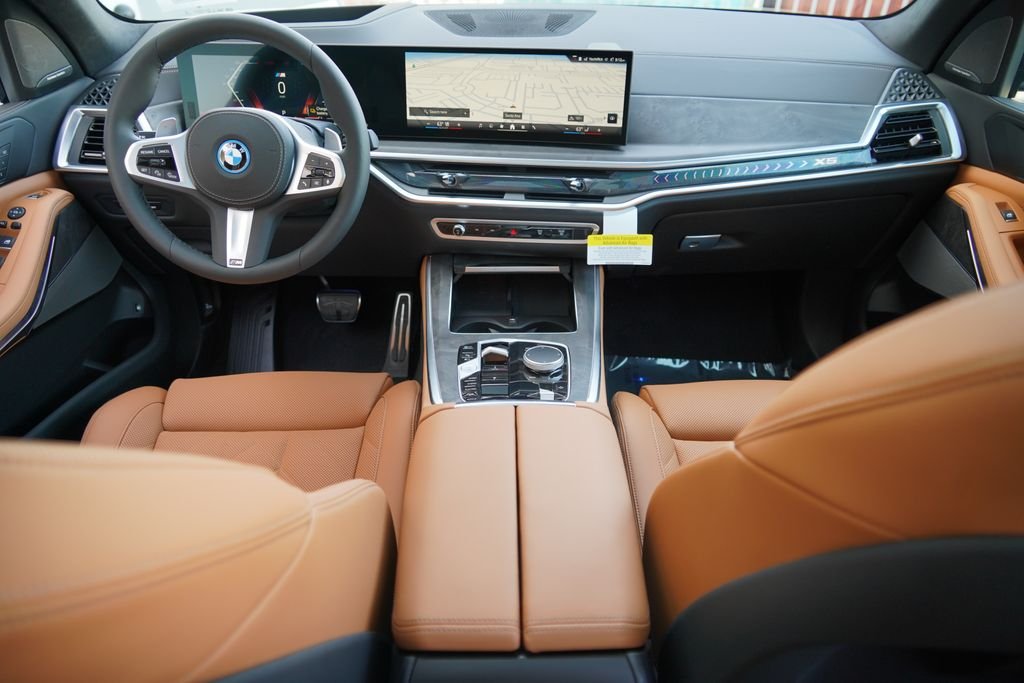 New 2026 Dravit Grey Metallic BMW xDrive50e image 13