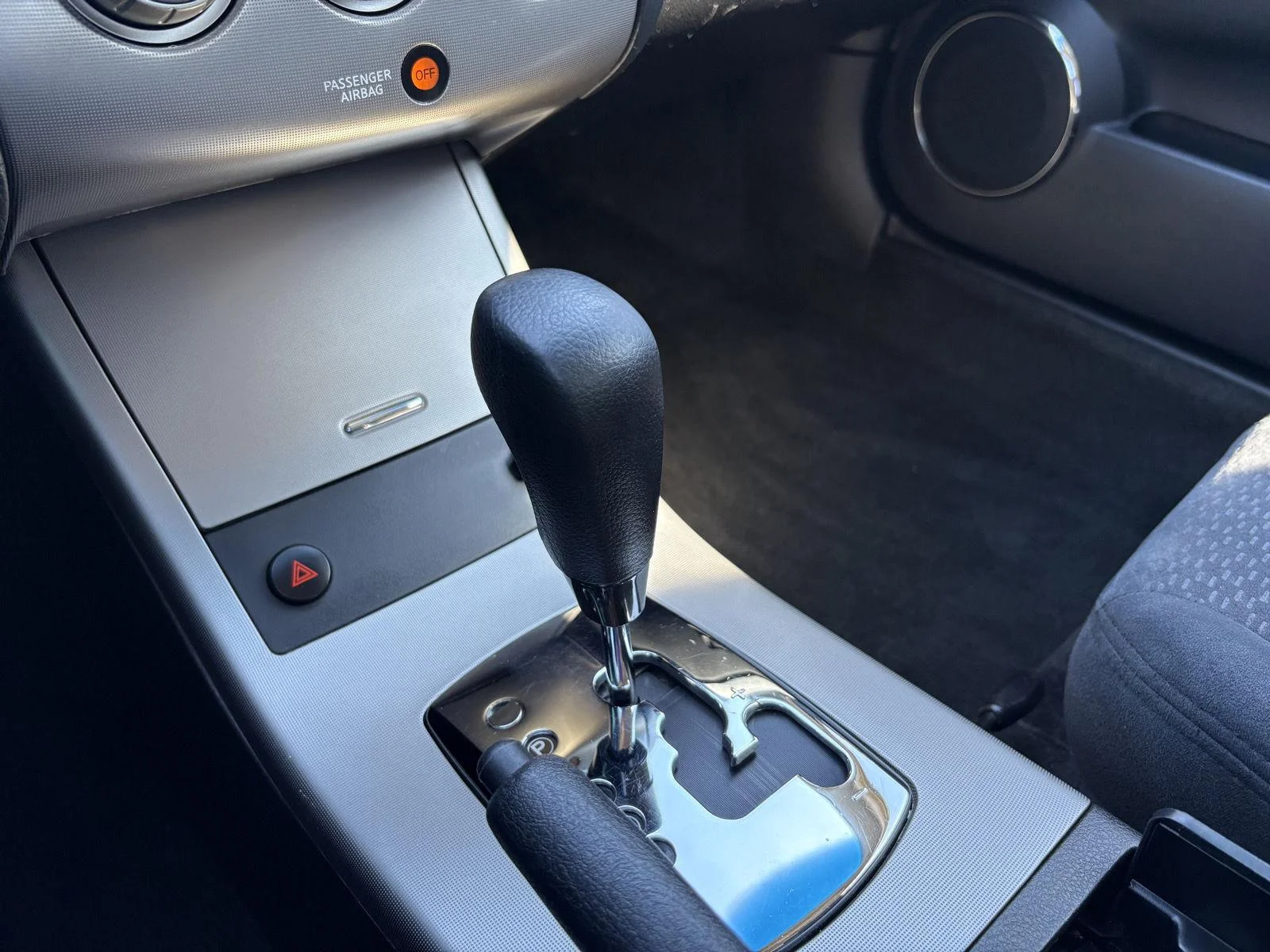 Used 2005 Smoke Metallic Nissan 3.5 SE image 27