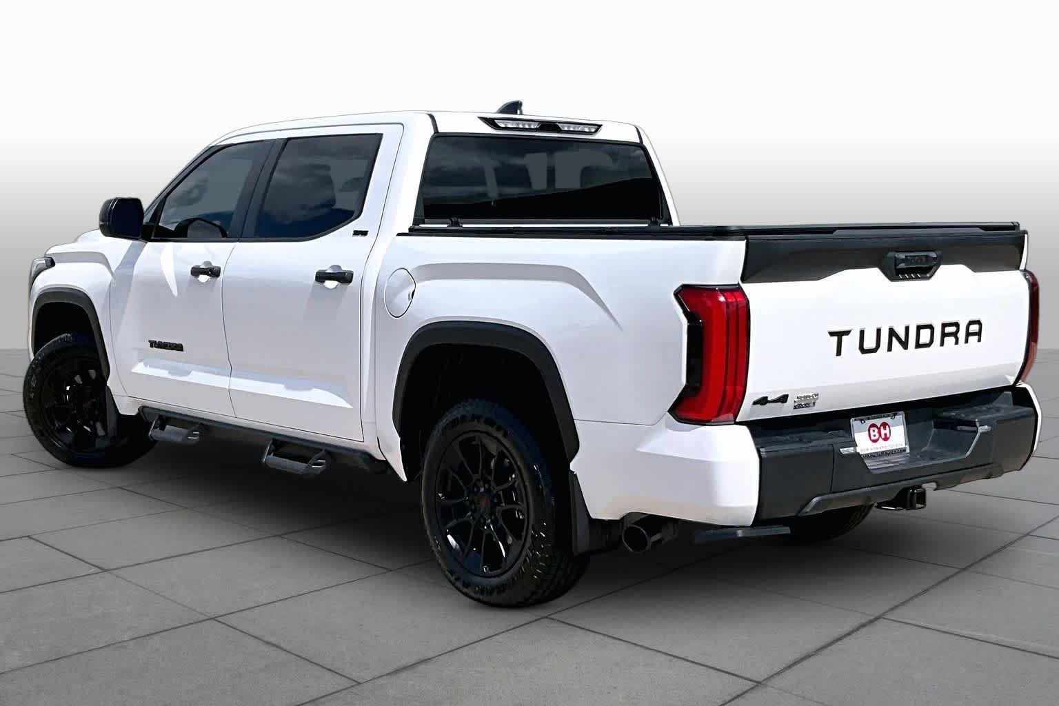 Used 2025 Ice Cap Toyota SR5 image 11