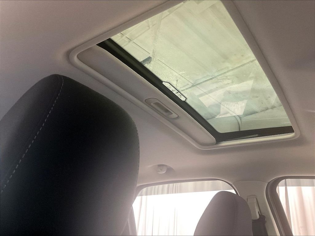 Used 2019 Red Ford SE image 23