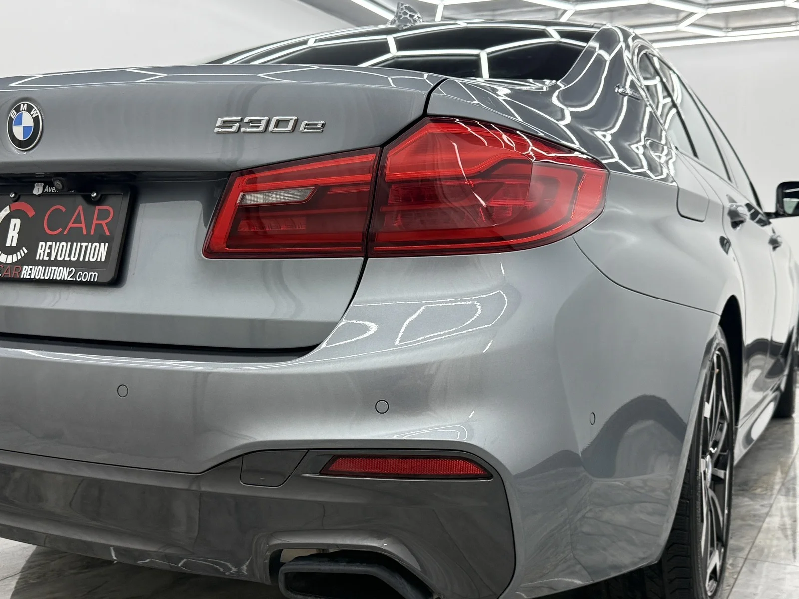 Used 2018 Bluestone Metallic BMW 530e xDrive iPerformance image 52