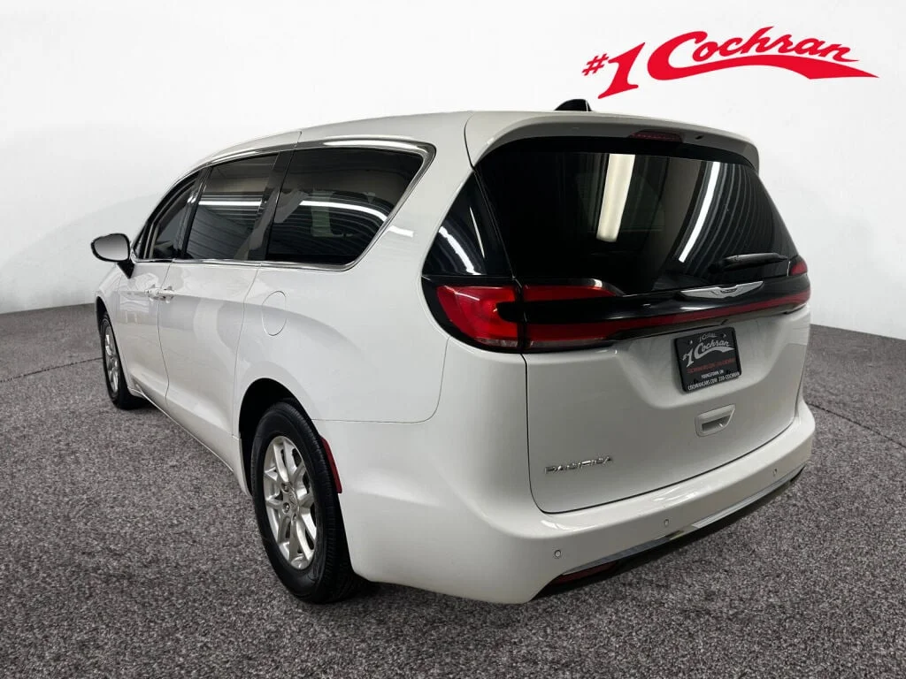 Certified Used 2024 Bright White Clearcoat Chrysler Touring L image 20