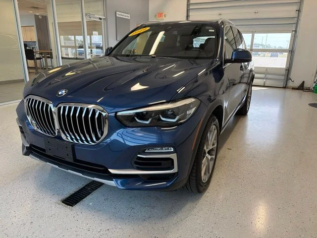 Used 2019 Blue BMW xDrive40i image 3