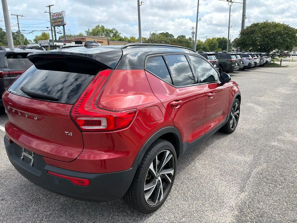 Used 2021 Red Volvo R-Design image 7