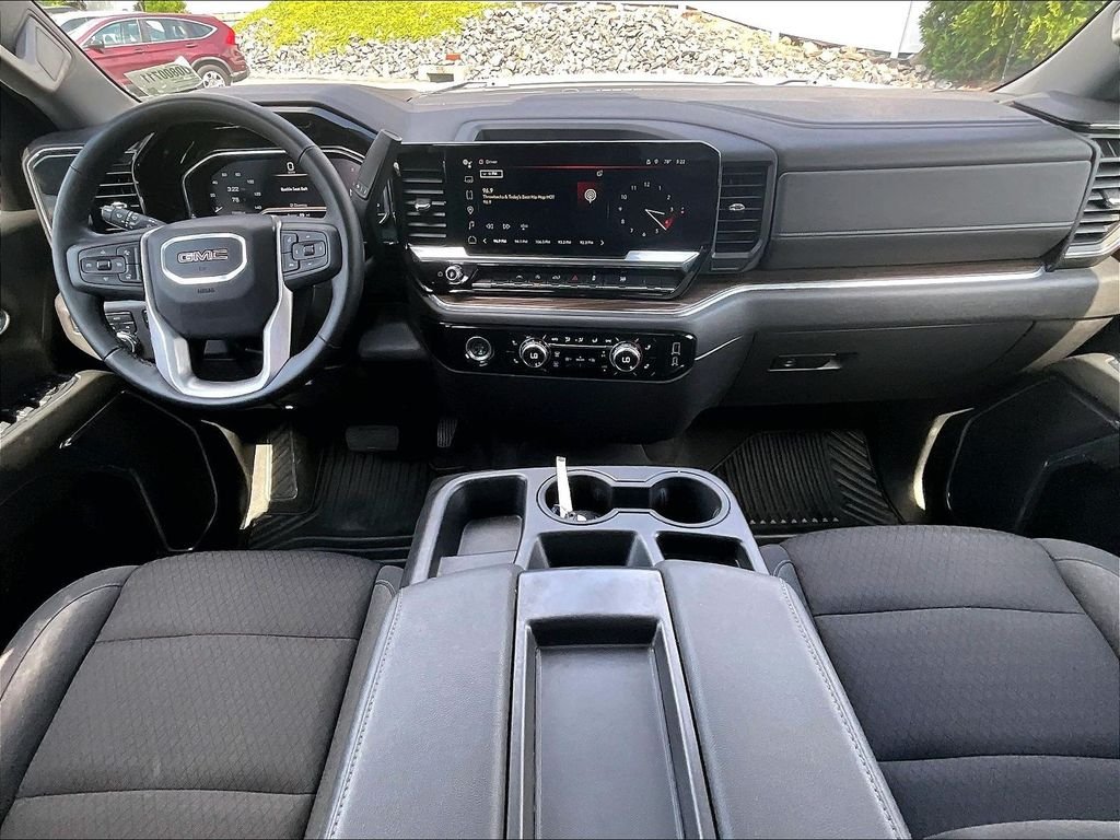 Used 2024 White GMC Elevation image 21