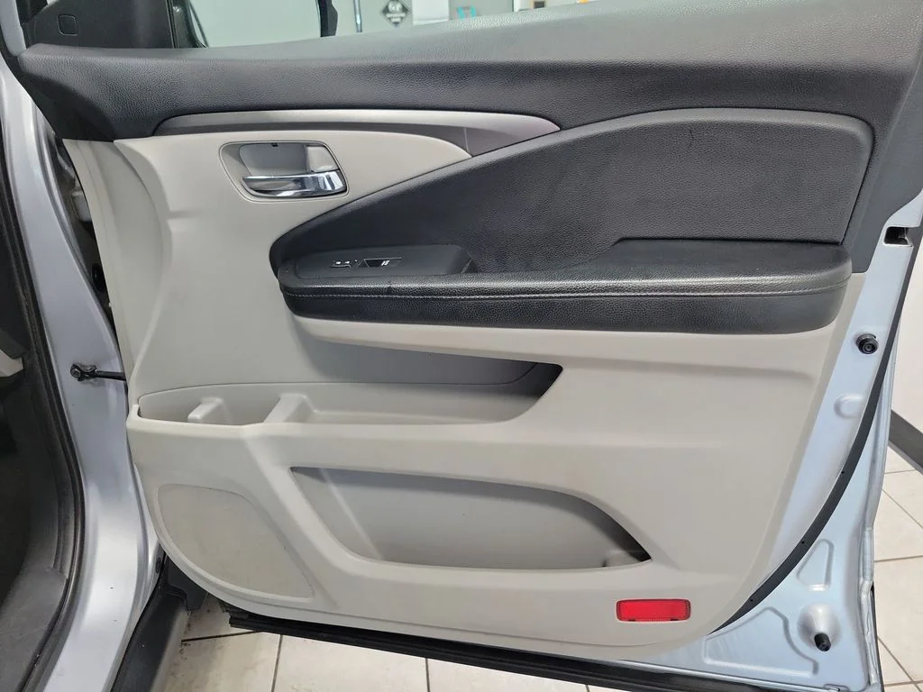 Used 2019  Honda EX-L image 24