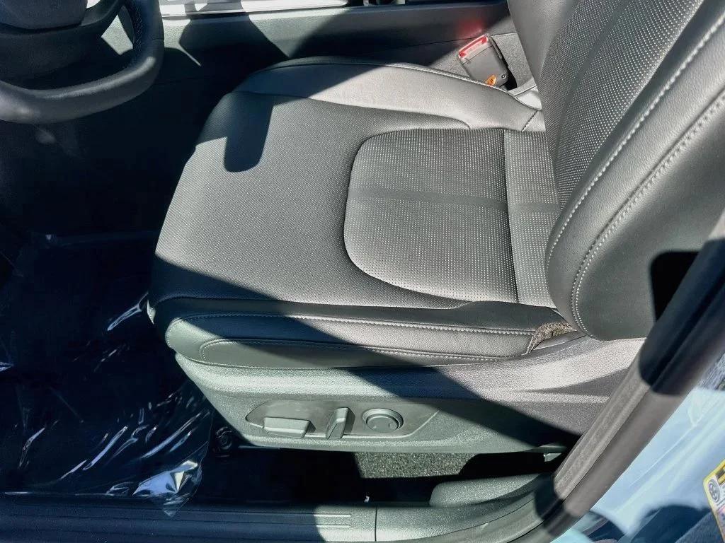 New 2027 Heritage Blue Kia EX image 18