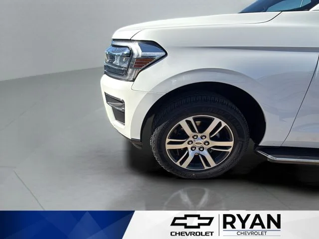 Used 2023 White Ford Limited image 15