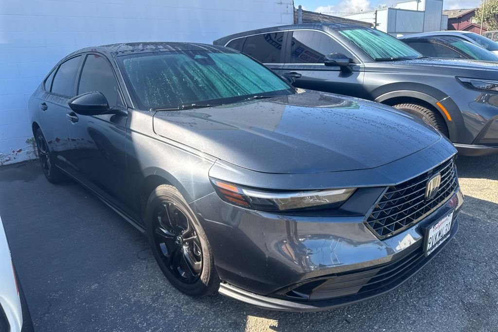 Used 2025 Gray Honda SE image 2