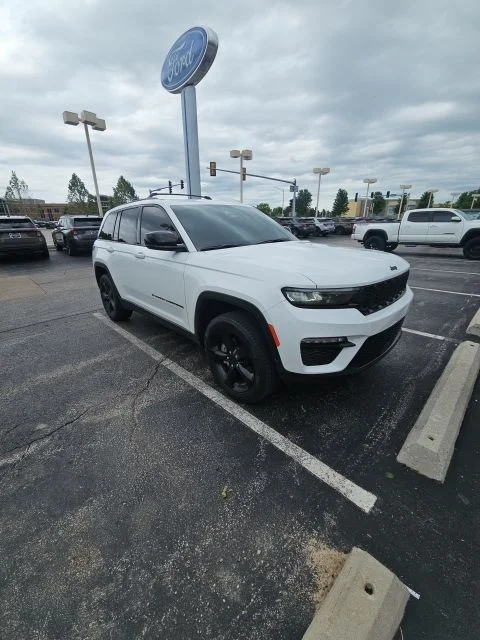 Certified Used 2023 White Jeep Limited image 3
