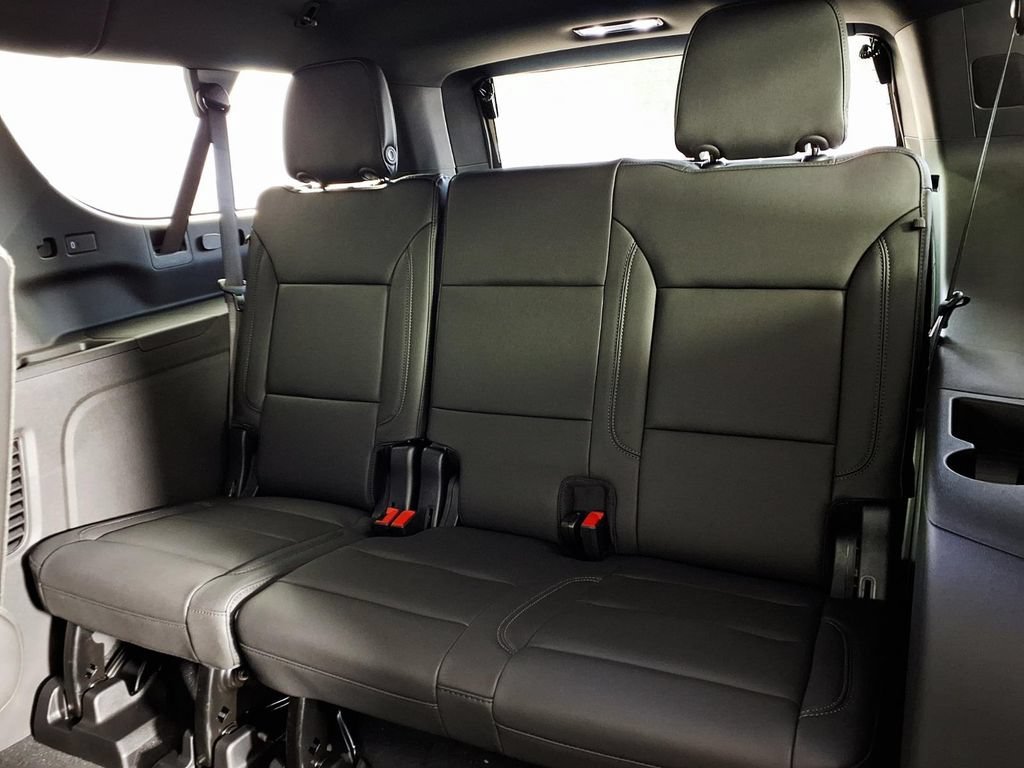 2026 Chevrolet Suburban Z71 - Photo 7