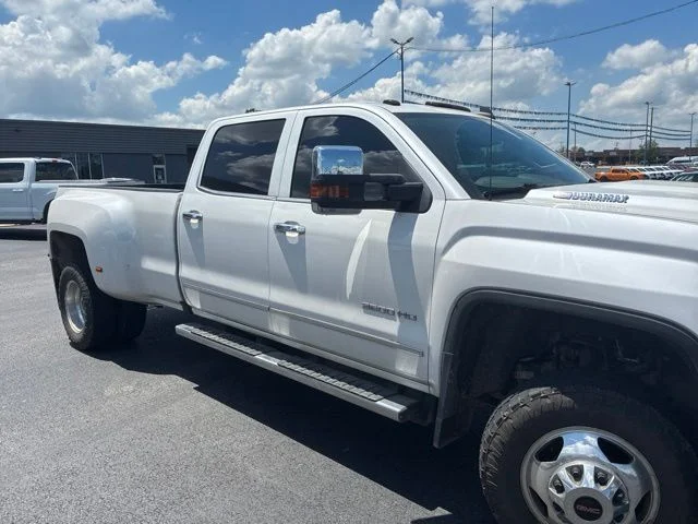 Used 2018 White GMC SLT image 3