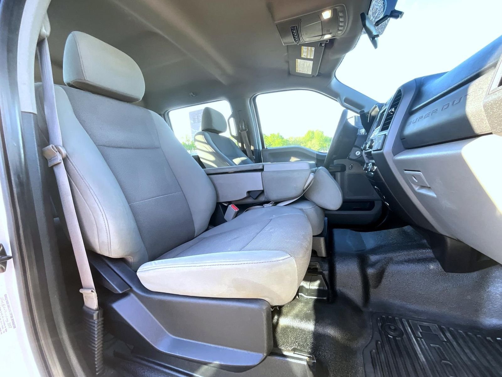 Used 2017 White Ford XL image 17