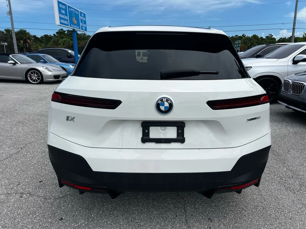 Used 2024 White BMW xDrive50 image 5