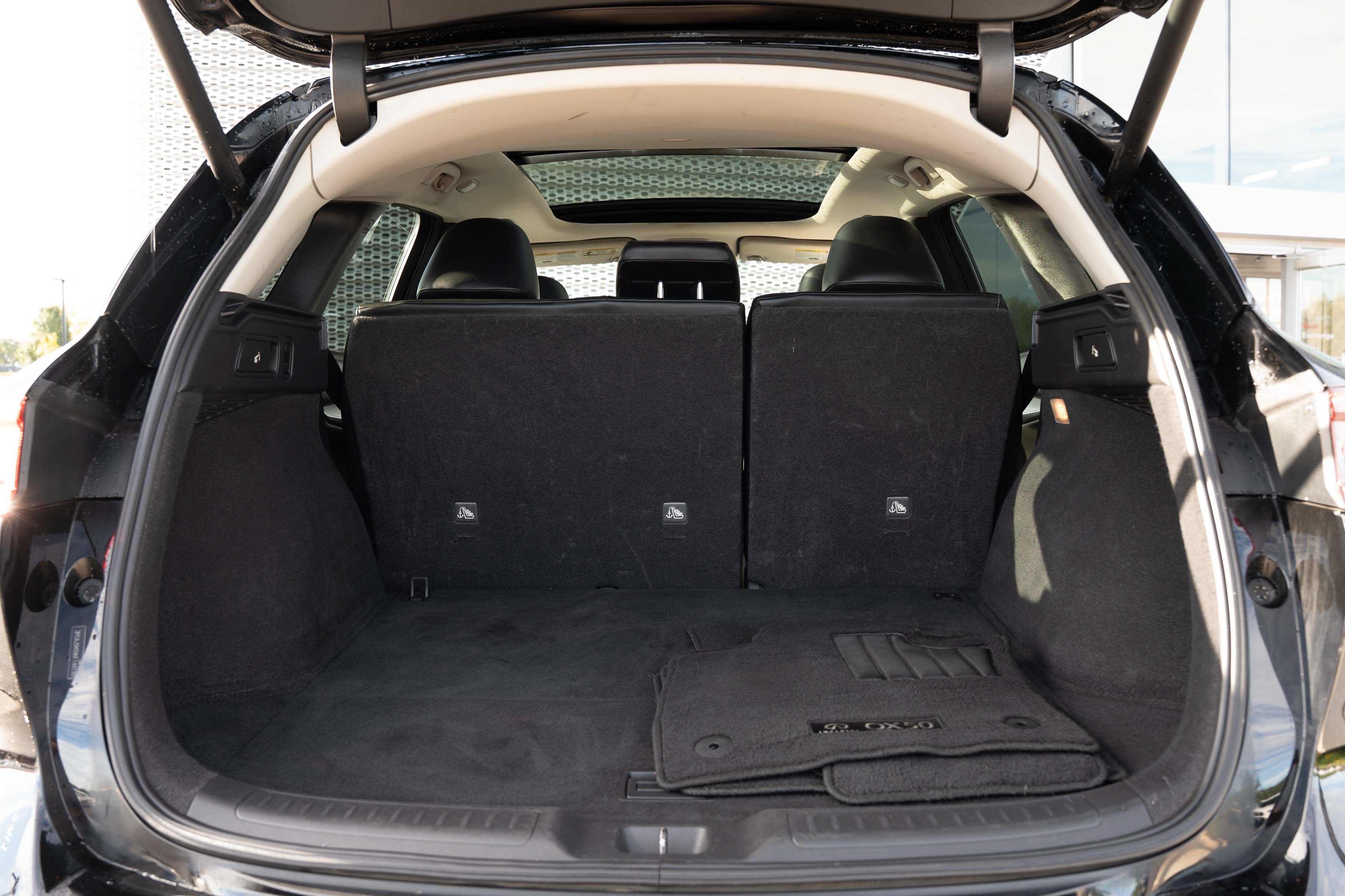 Used 2019 Black Obsidian INFINITI LUXE image 21