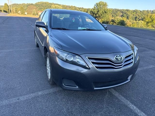 Used 2010 Gray Toyota LE image 2