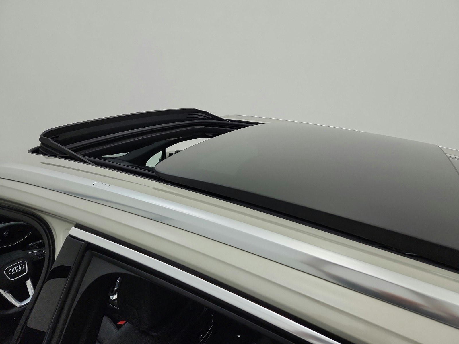 Used 2023 Vicuna Beige Metallic Audi Premium image 11