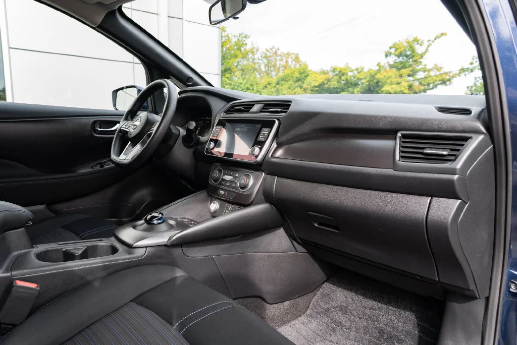 Used 2025 Blue Nissan S image 28