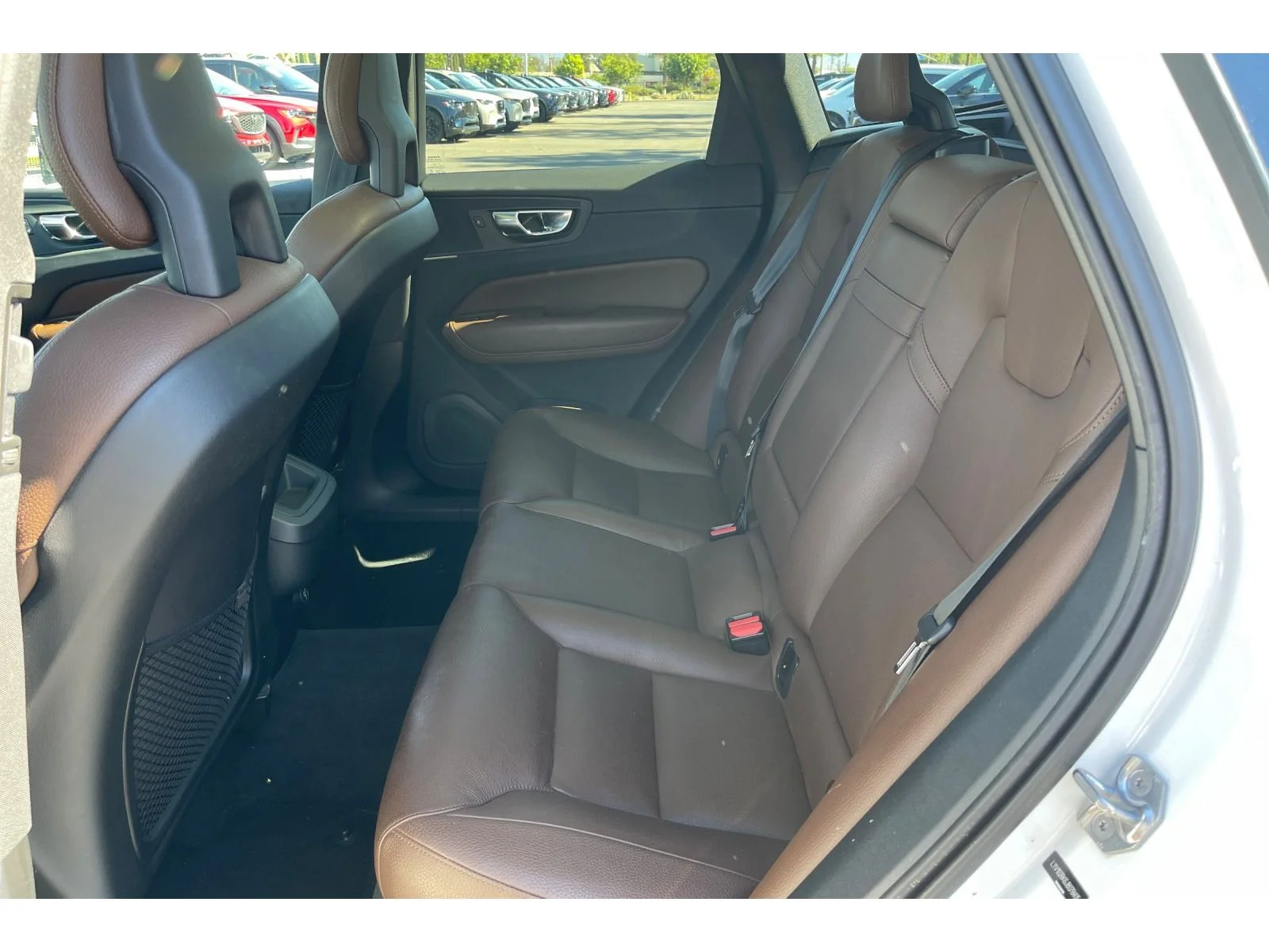 Used 2018 Ice White Volvo Momentum image 15