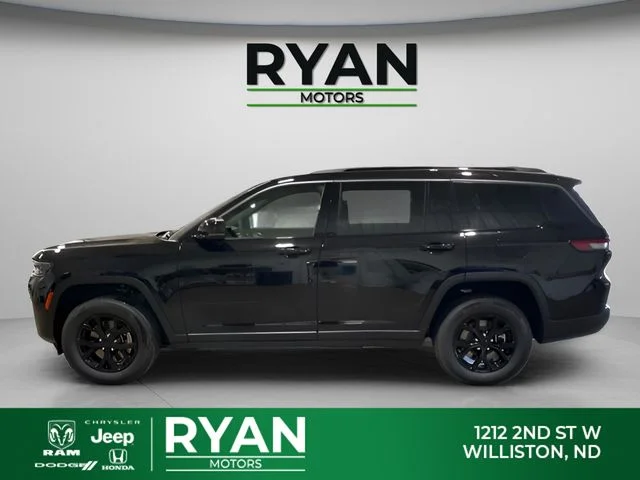 New 2026 Diamond Black Crystal Pearl-Coat Exterior Paint Jeep Laredo image 6