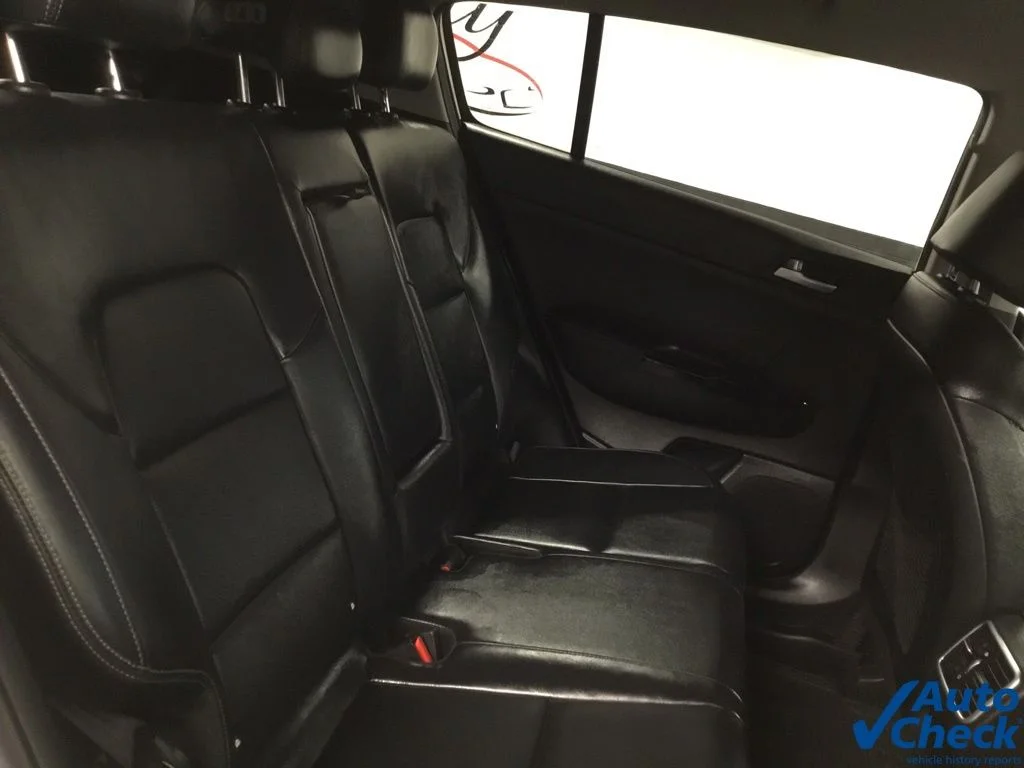 Used 2018 White Kia EX image 31