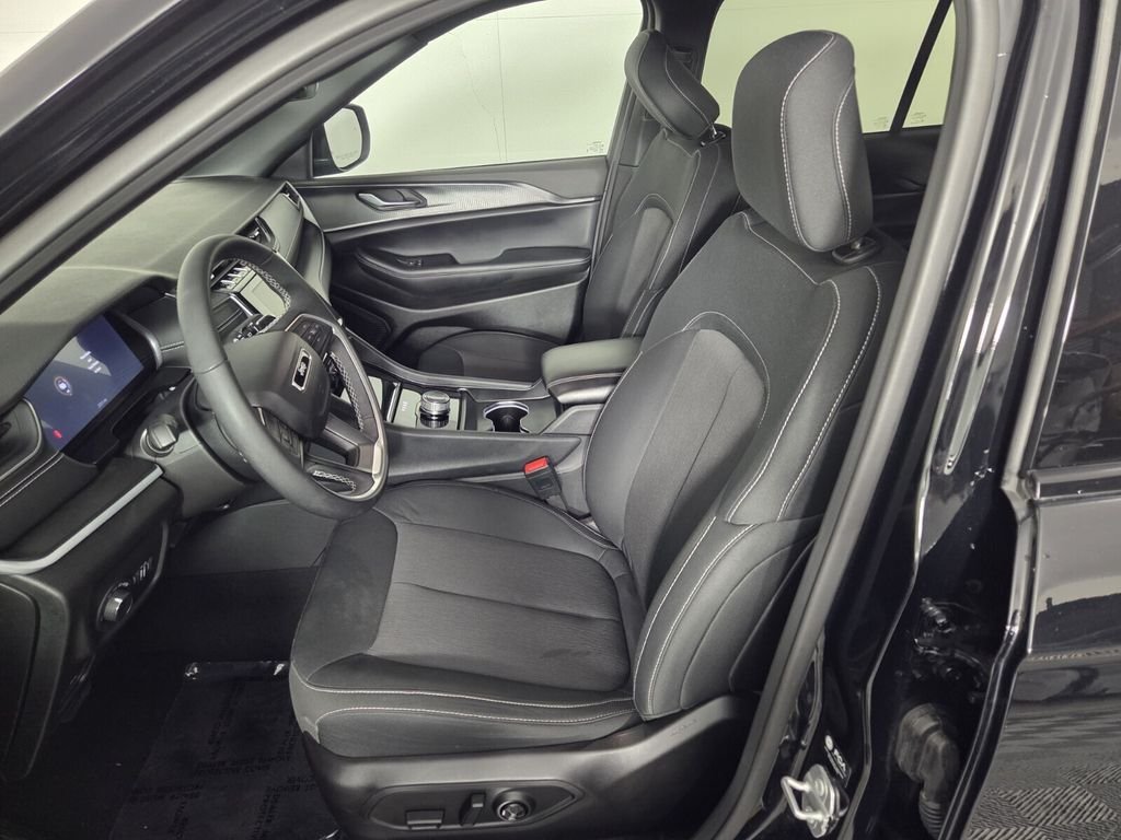 2025 Jeep Grand Cherokee Laredo - Photo 11
