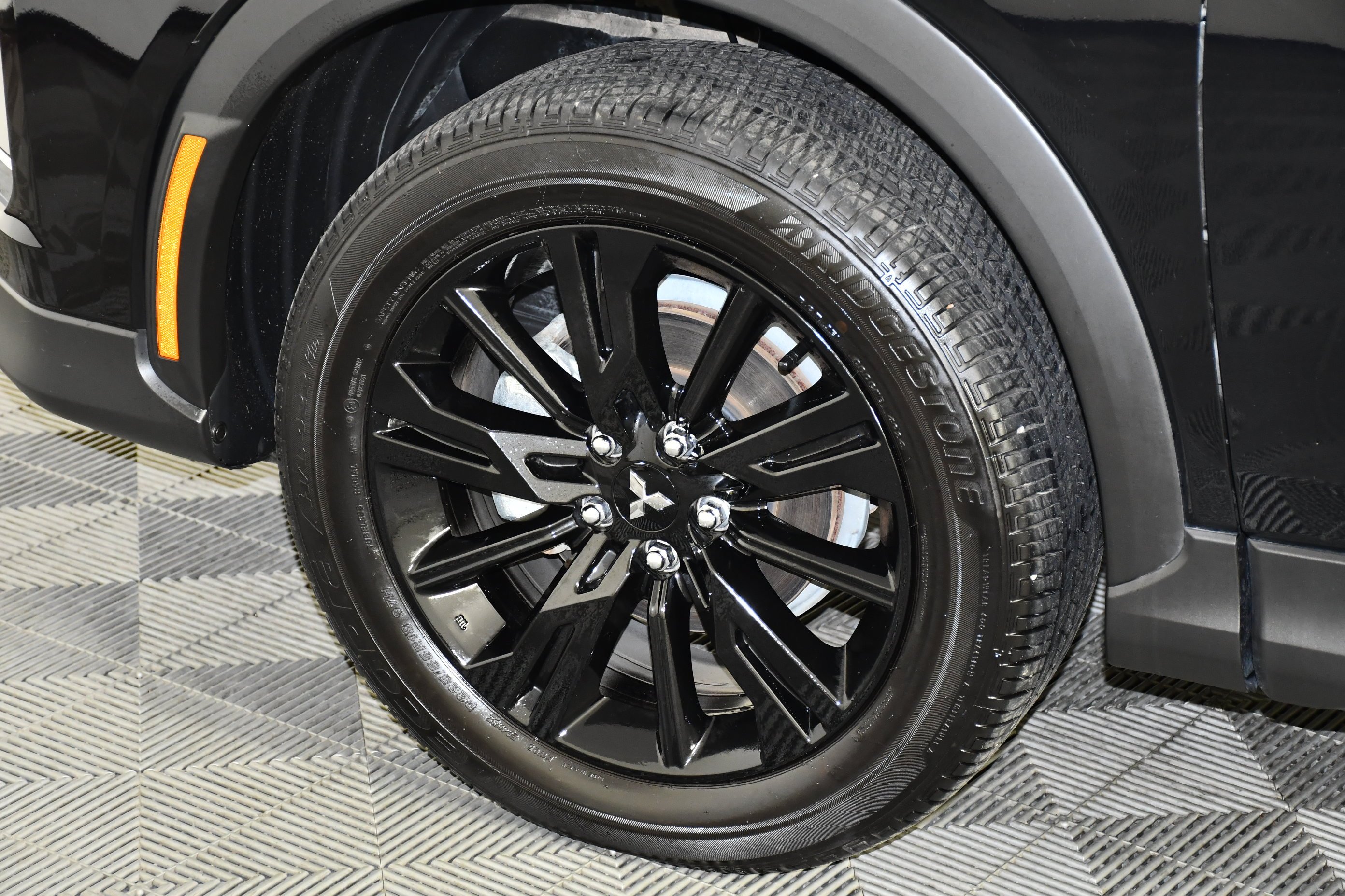 Certified Used 2025 Labrador Black Pearl Mitsubishi LE image 50