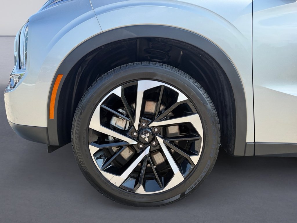 Used 2024 Alloy Silver Metallic Mitsubishi SE image 8