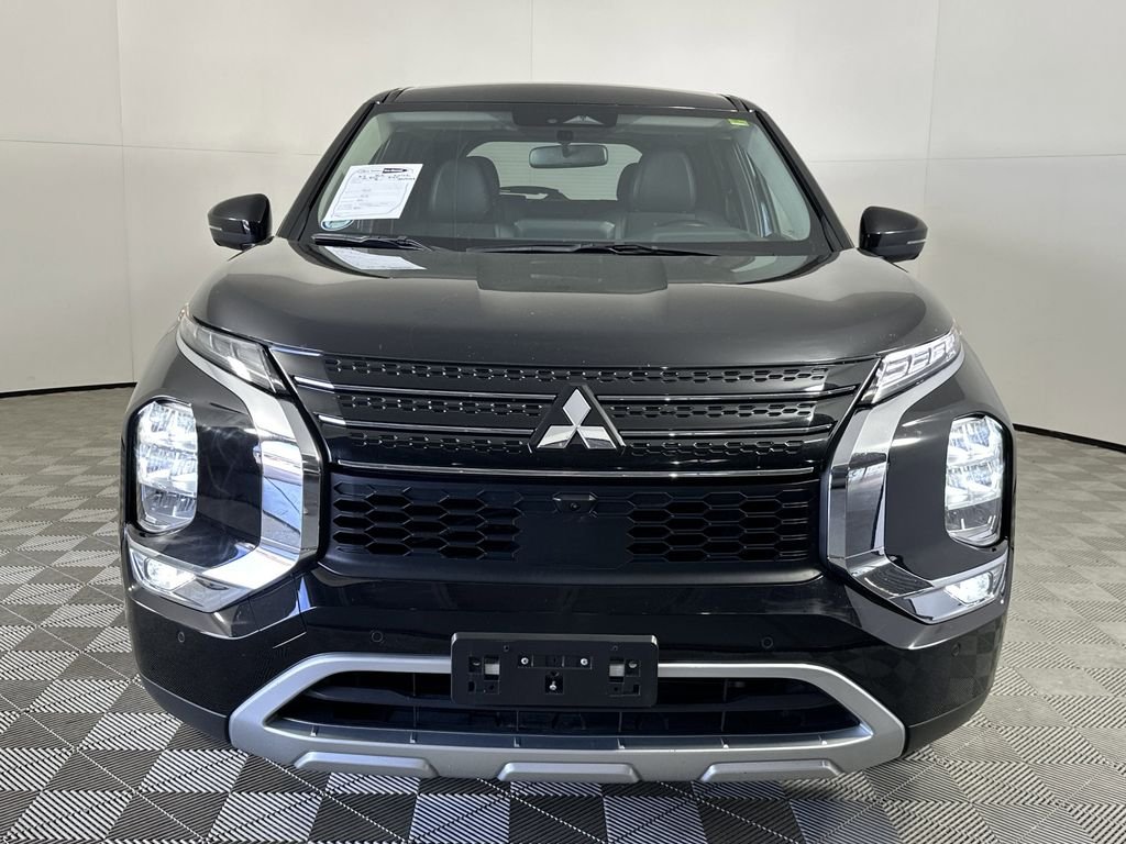 Used 2024 Labrador Black Pearl Mitsubishi SE image 3