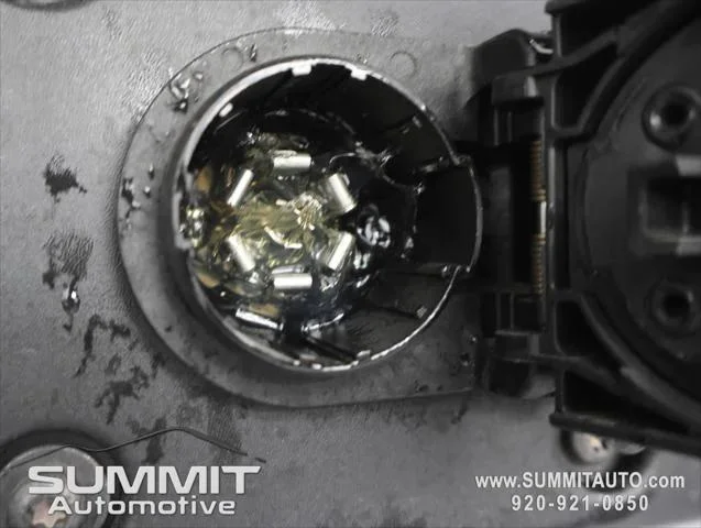 New 2026 Granite Crystal Metallic Clear-Coat Exterior Paint RAM LARAMIE image 29