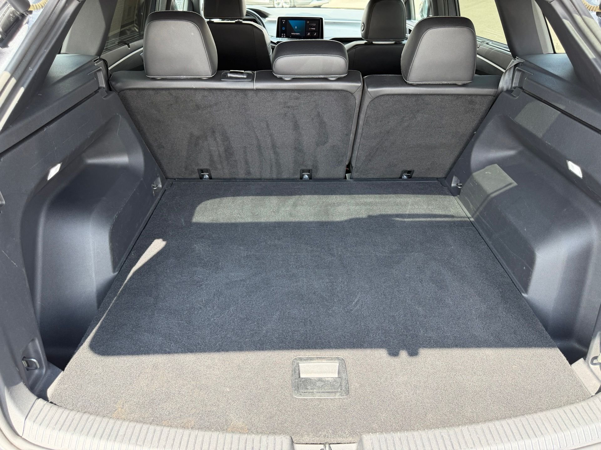 Used 2025 Gray Volkswagen 2.0T SE w/Technology image 39