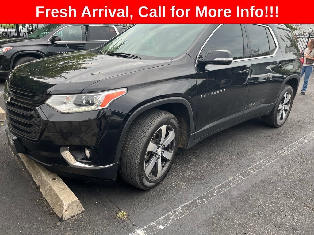 Used 2018 Chevrolet Traverse 3LT with VIN 1GNEVHKW4JJ181579 for sale in Kansas City