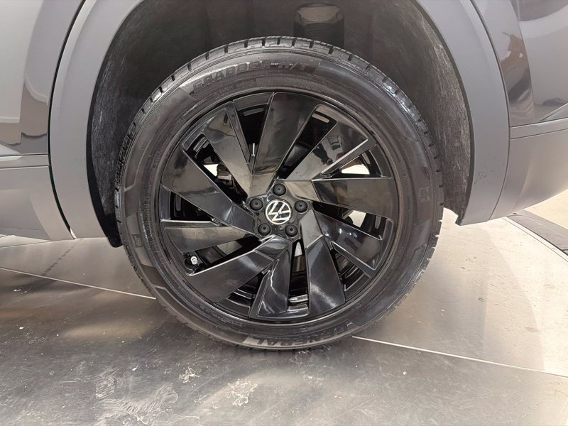 Used 2024  Volkswagen 2.0T SE w/Technology image 41