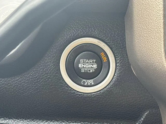 Used 2024 Silver Ram Laramie image 19