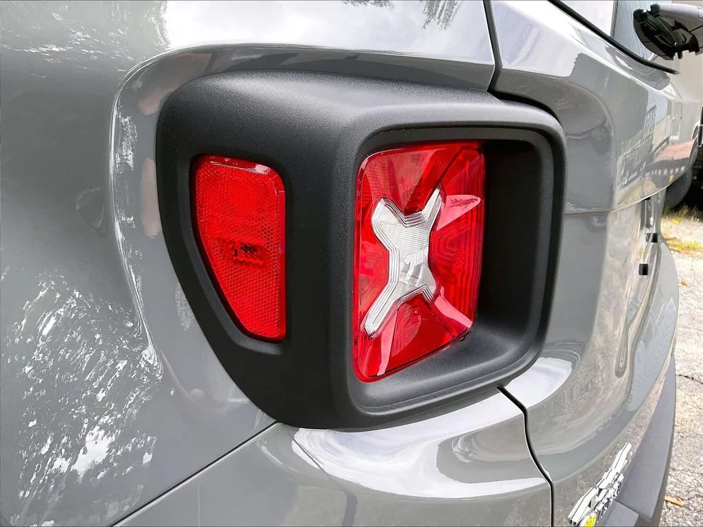 Used 2022 Sting-Gray Clearcoat Jeep Sport image 32