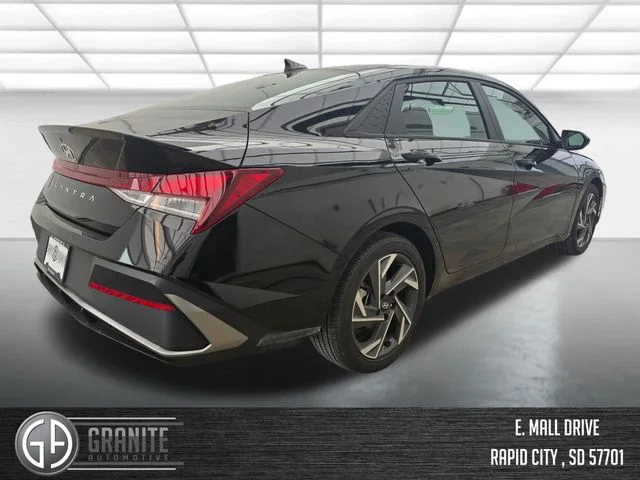 2025 Hyundai Elantra SEL - Photo 6