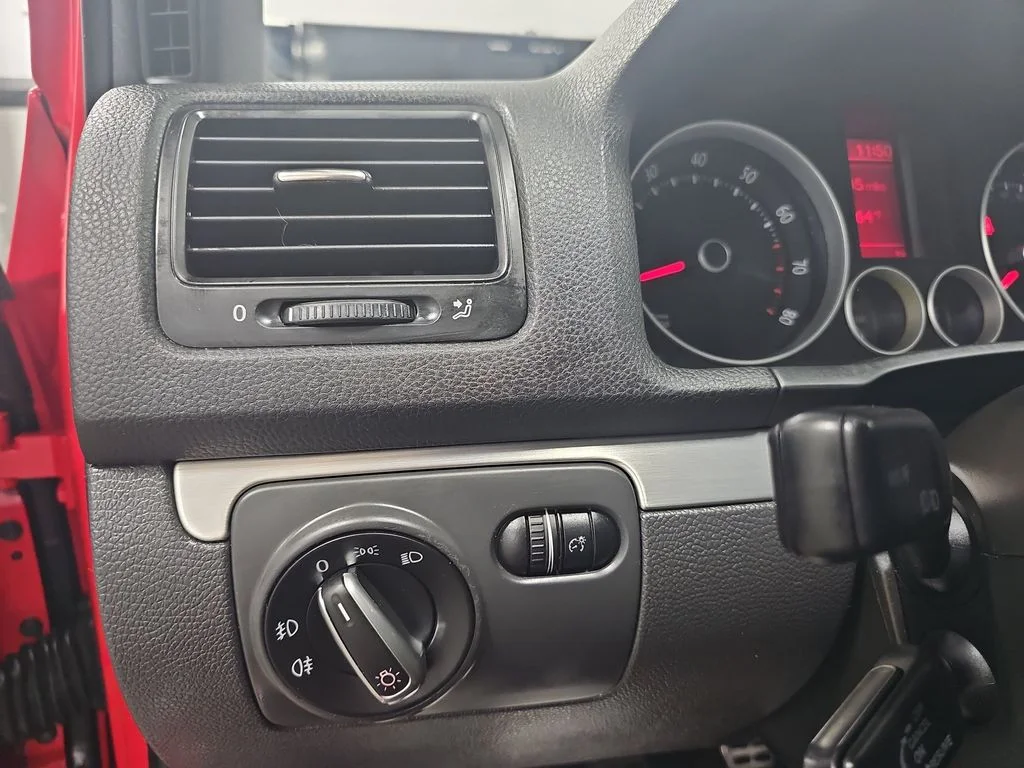 Used 2006 Red Volkswagen Base image 26