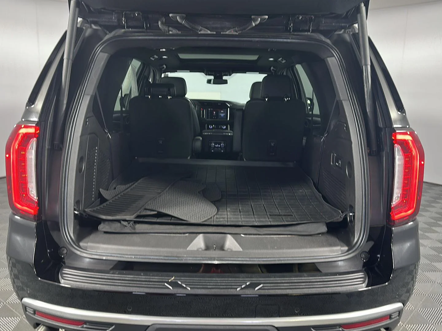 Used 2022 Onyx Black GMC Denali image 30