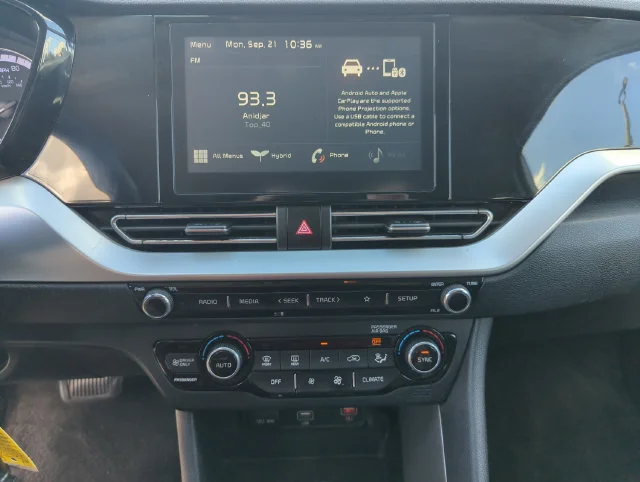 Used 2020 White Kia LX image 34