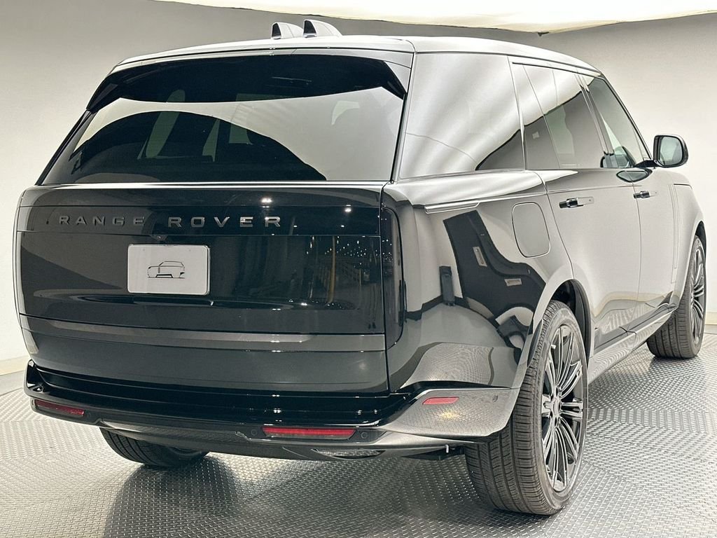 New 2026 Santorini Black Metallic Land Rover SE image 3