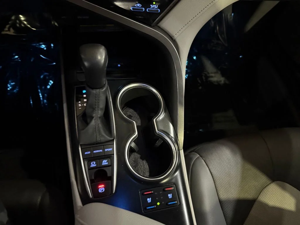 Used 2020 Celestial Silver Metallic Toyota XLE image 20