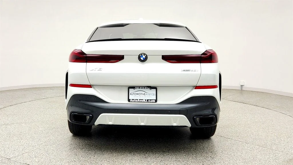 Used 2025 Mineral White Metallic BMW xDrive40i SAC w/ Climate Comfort, Premium & M Sport Pro. Pkgs image 6