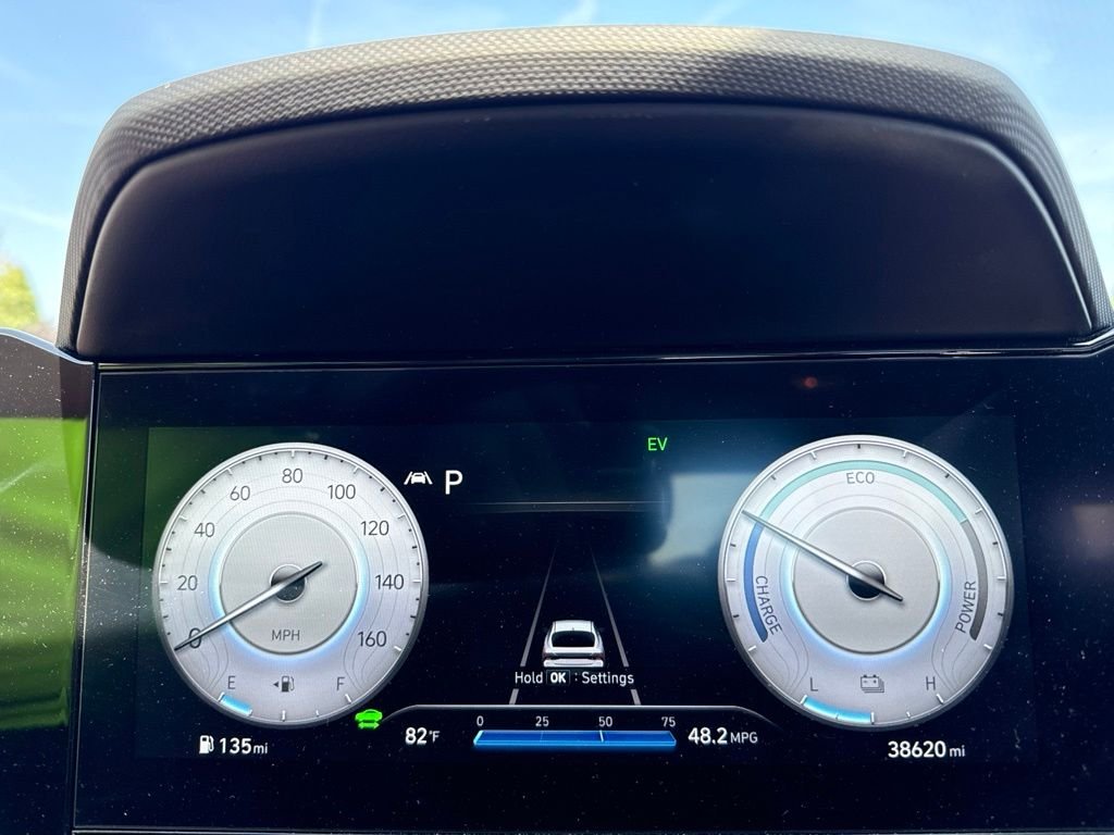 Used 2023 Lunar White Hyundai Limited image 12