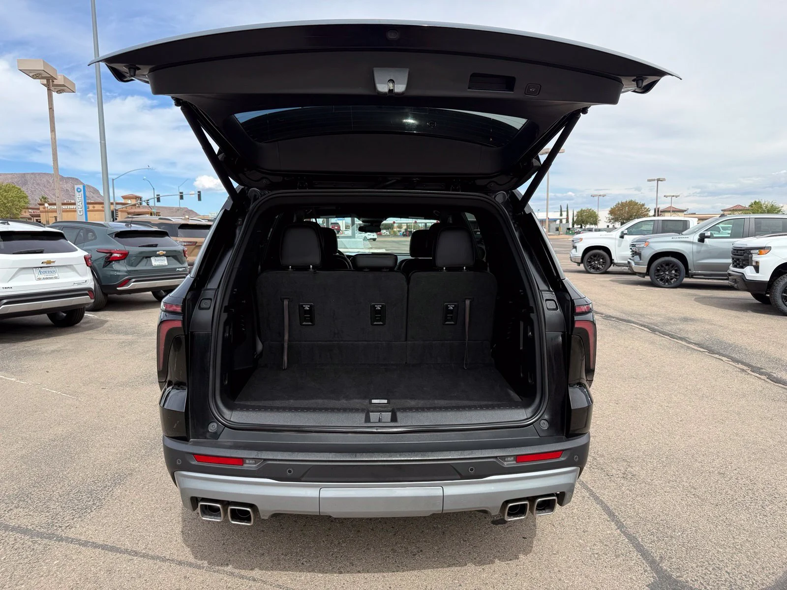 2025 Chevrolet Traverse LT - Photo 38