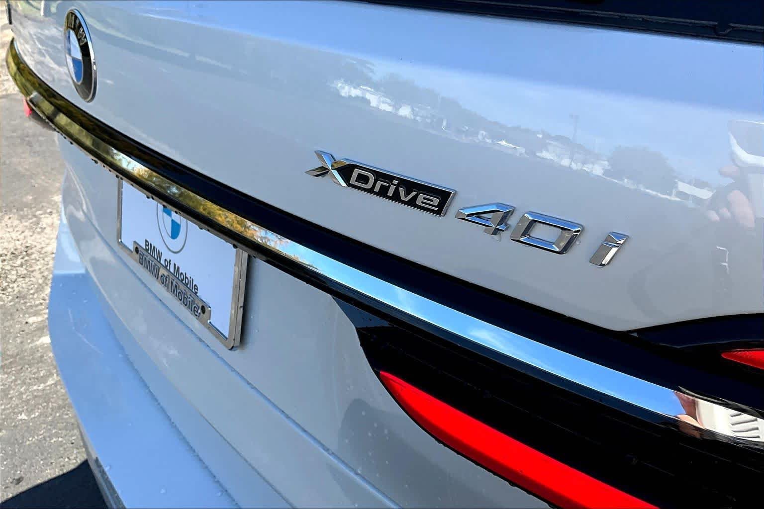 New 2026 Mineral White Metallic BMW xDrive40i image 16