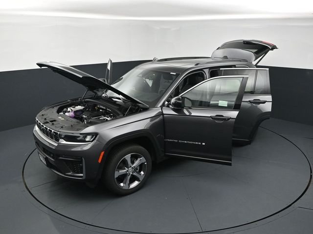 New 2026 Baltic Gray Metallic Clear-Coat Exterior Paint Jeep Limited image 26