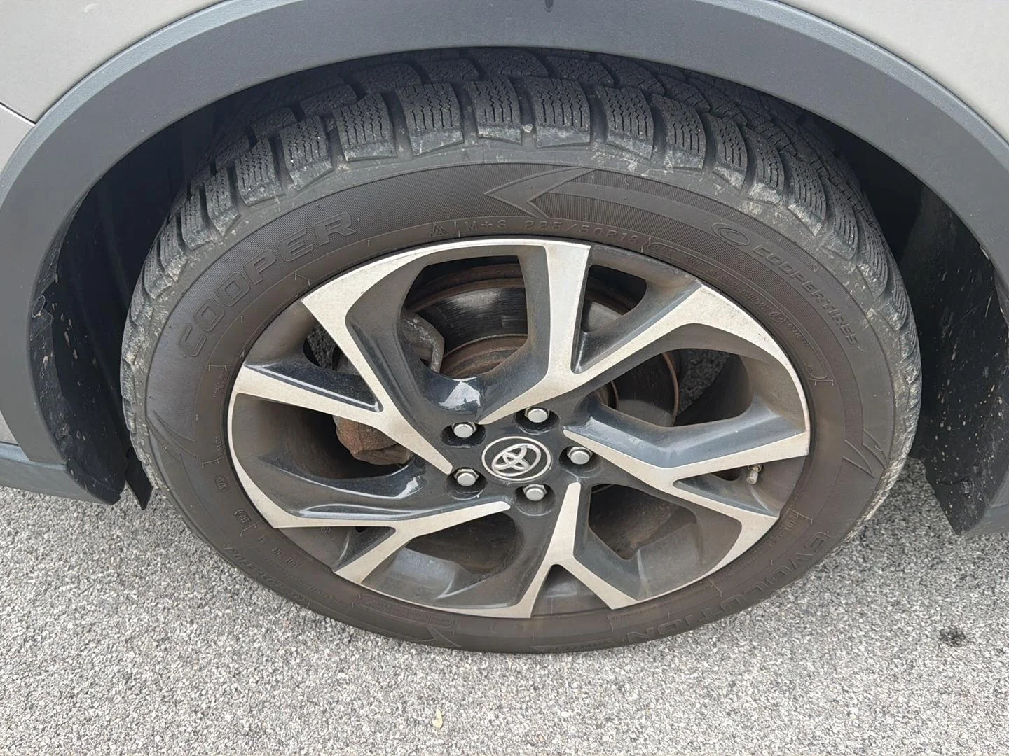 Used 2019 Silver Knockout Metallic Toyota XLE image 8