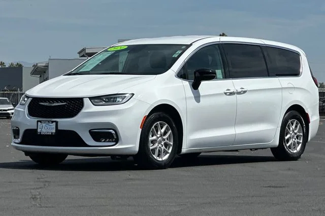 Used 2024 Bright White Clearcoat Chrysler Touring L image 8