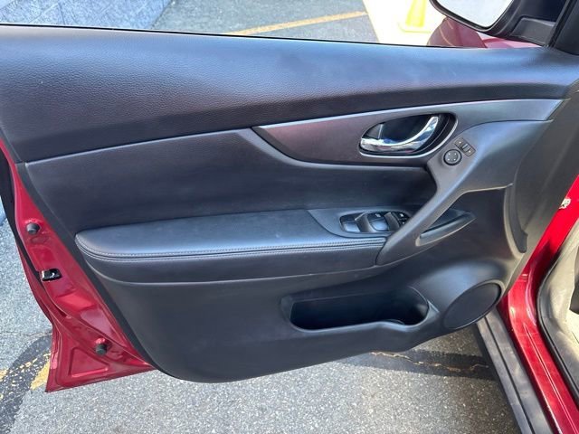 Used 2016 Cayenne Red Nissan S image 14